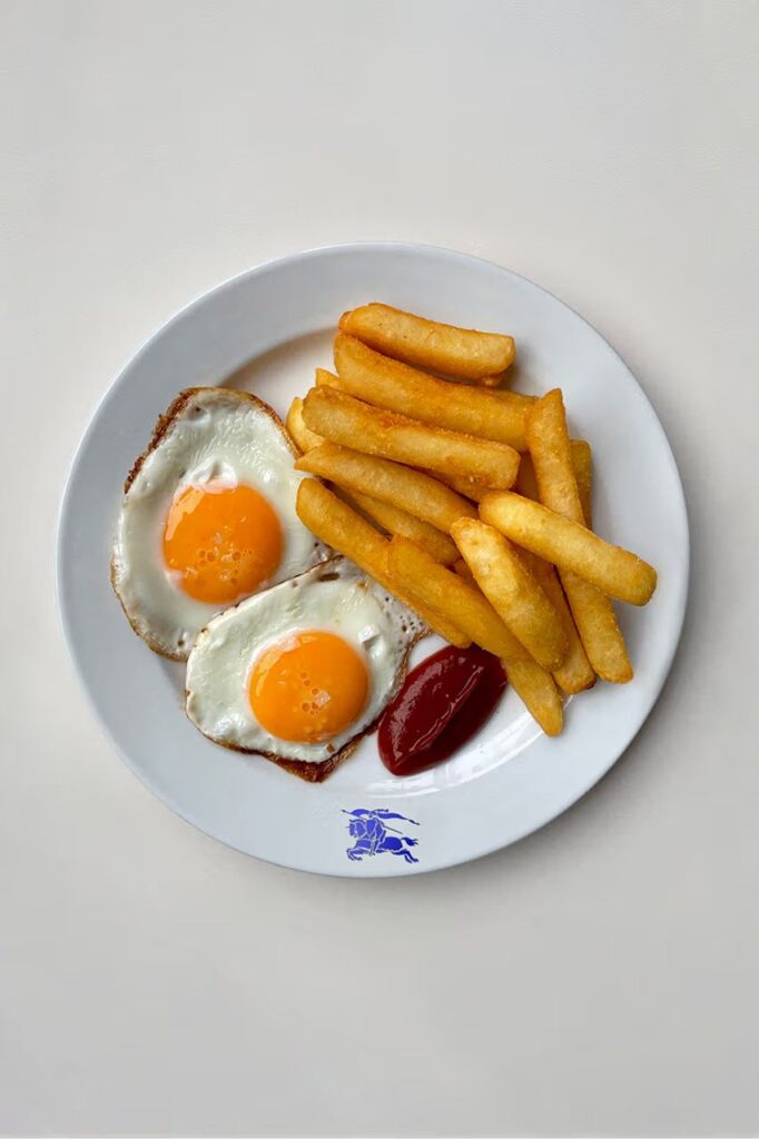 2 fried eggs and chips